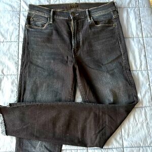 Dark denim Mother skinny jeans like new condition. Cute fray detail on ankle